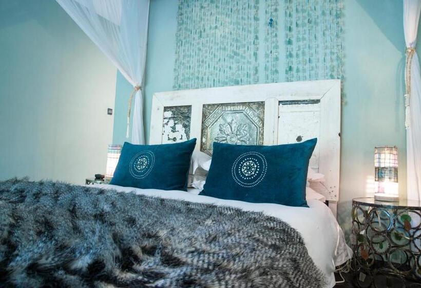 اتاق استاندارد با چشمانداز باغ, Latitude 13 Degrees