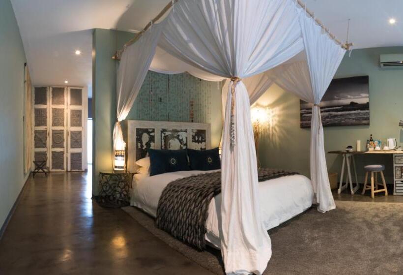 اتاق استاندارد با چشمانداز باغ, Latitude 13 Degrees