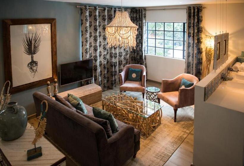 اتاق سوپریور, Latitude 13 Degrees