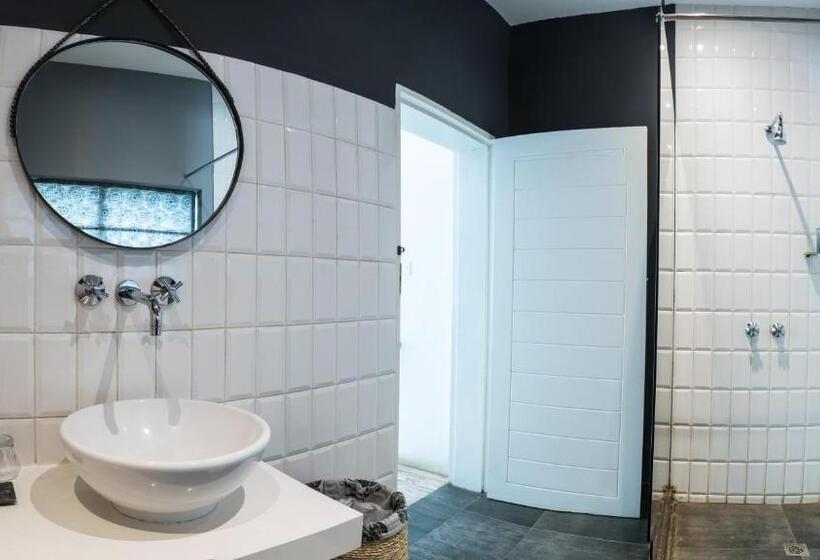 سوییت جونیور با بالکن, Latitude 13 Degrees