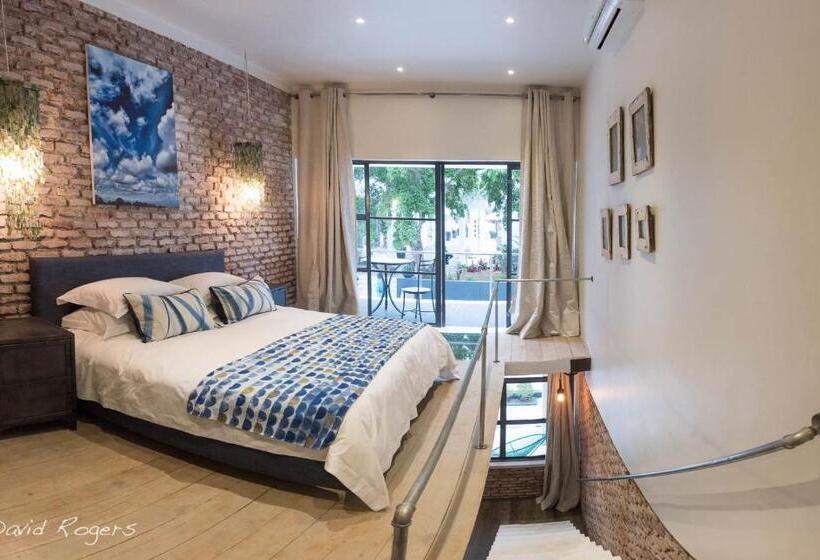 سوییت جونیور با بالکن, Latitude 13 Degrees