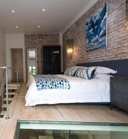 سوییت جونیور با بالکن, Latitude 13 Degrees