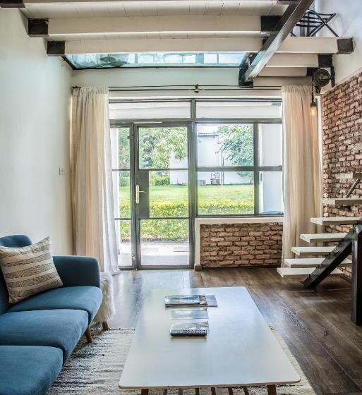 سوییت جونیور با بالکن, Latitude 13 Degrees