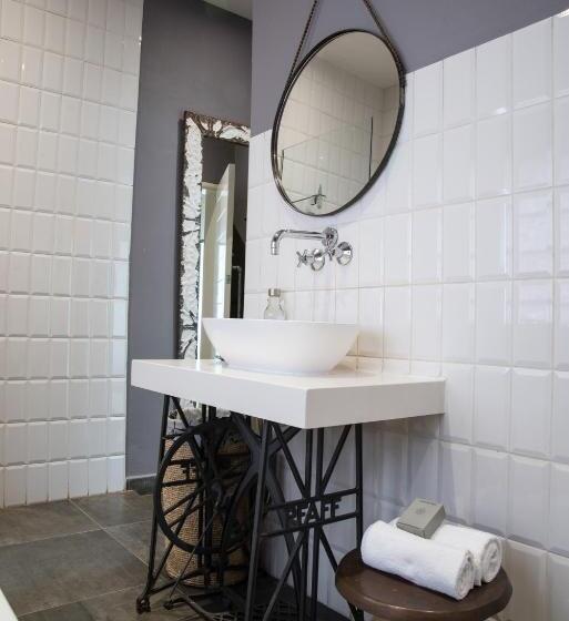 سوئیت 2 خوابه, Latitude 13 Degrees