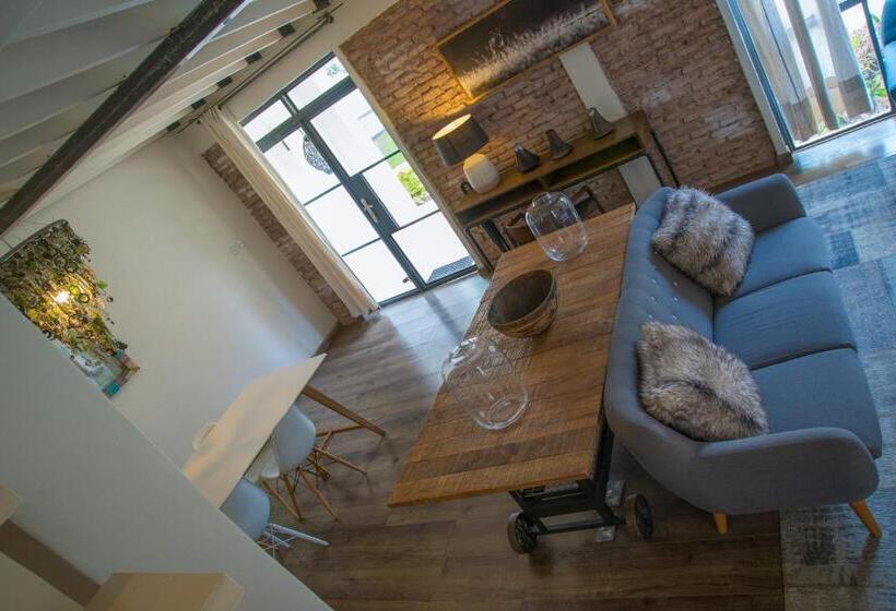 سوئیت 2 خوابه, Latitude 13 Degrees