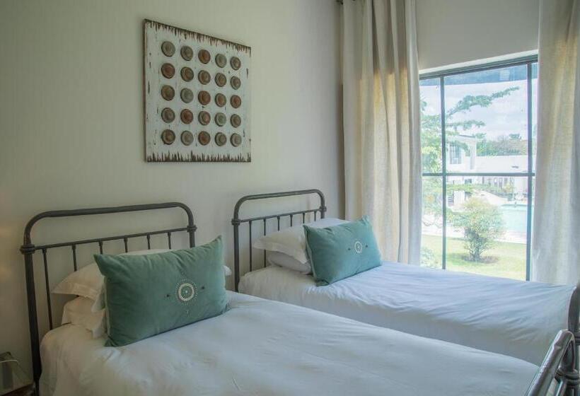 سوئیت 2 خوابه, Latitude 13 Degrees