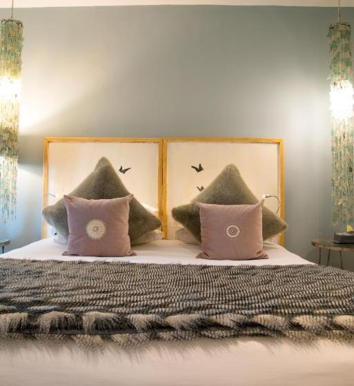 اتاق استاندارد, Latitude 13 Degrees