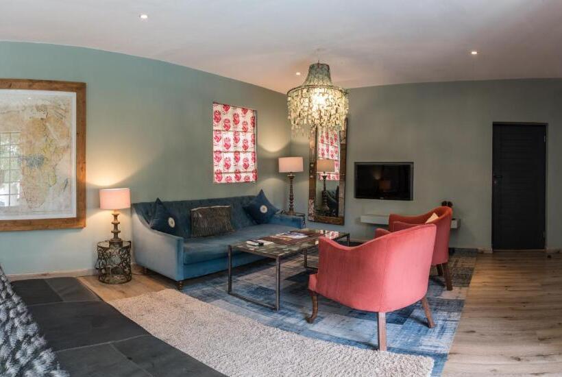 اتاق سوپریور, Latitude 13 Degrees