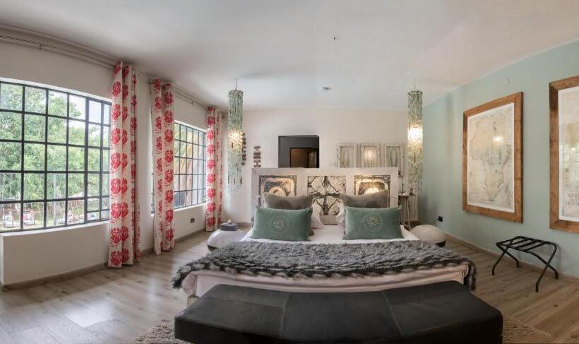 اتاق سوپریور, Latitude 13 Degrees