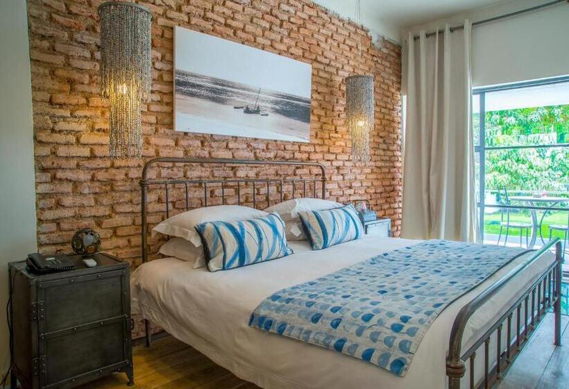 سوییت جونیور با بالکن, Latitude 13 Degrees