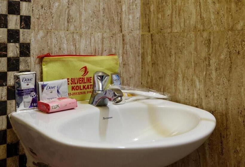 חדר סטנדרט לשלושה, The Silverline