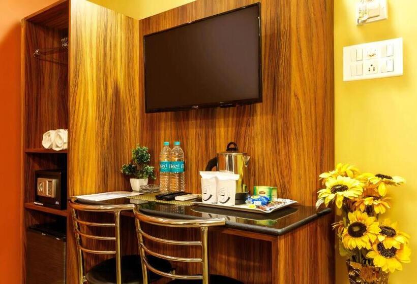 חדר סטנדרט לשלושה, The Silverline