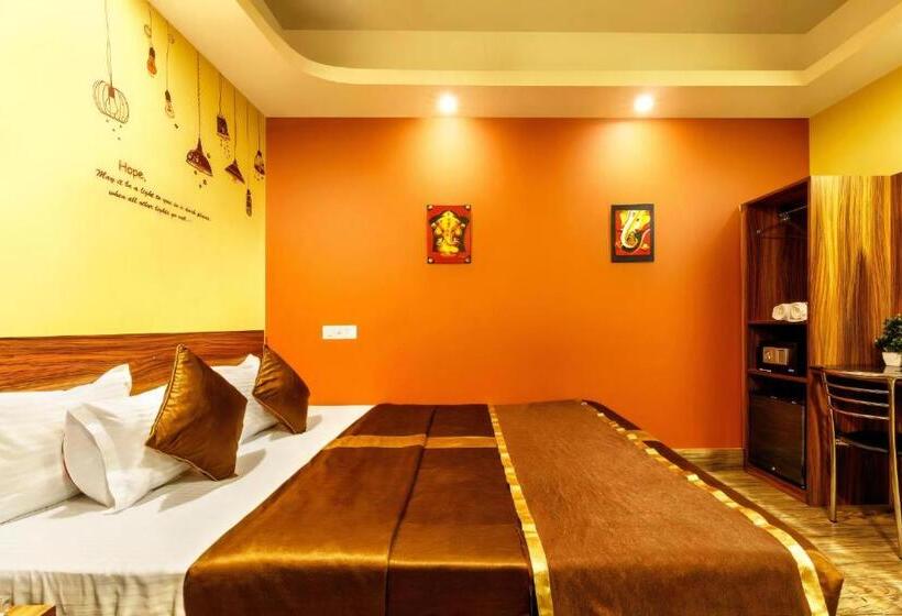 חדר סטנדרט לשלושה, The Silverline