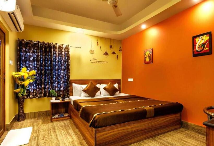 חדר סטנדרט לשלושה, The Silverline