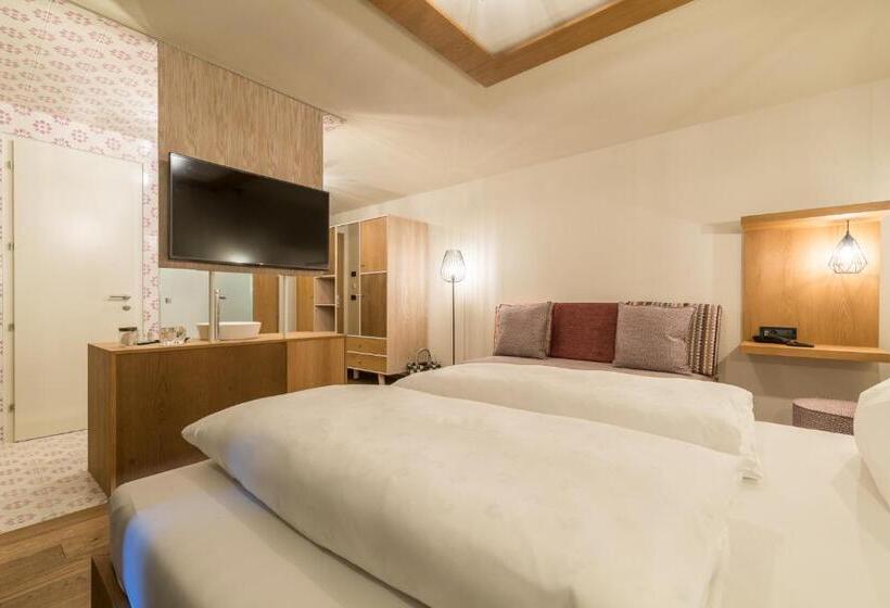 带阳台的高级房间, Tofana