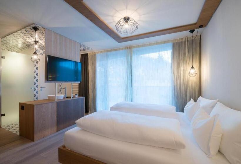 带阳台的高级房间, Tofana