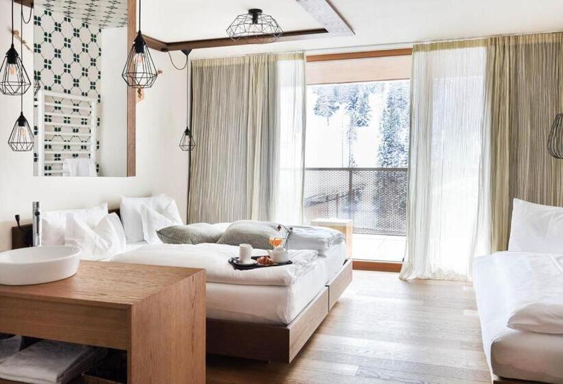 带阳台的高级房间, Tofana