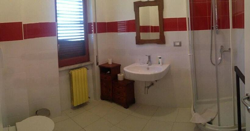 اتاق خانوادگی, B&b Falcone