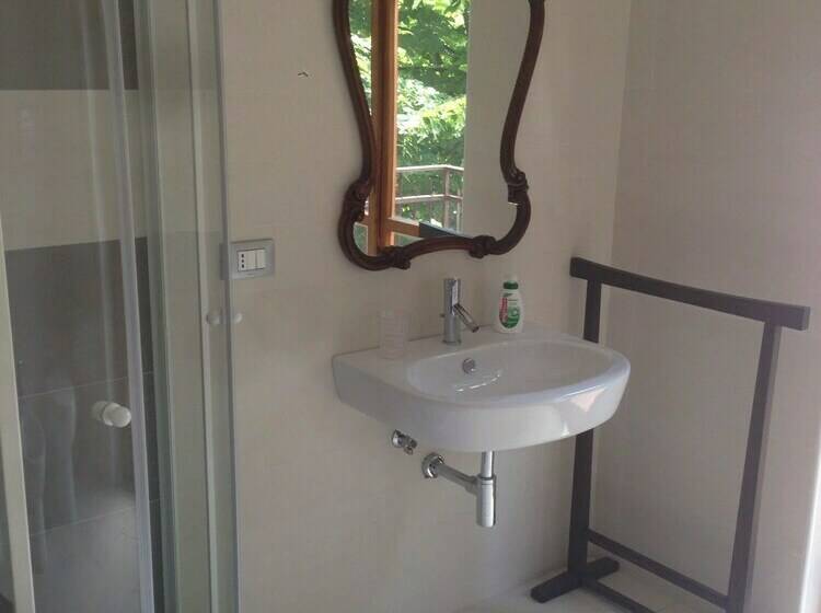 اتاق خانوادگی, B&b Falcone