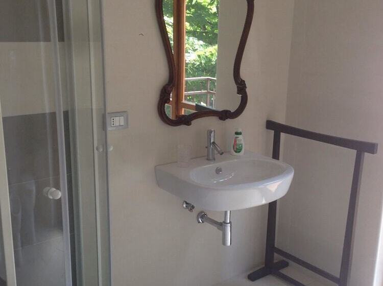 اتاق خانوادگی, B&b Falcone