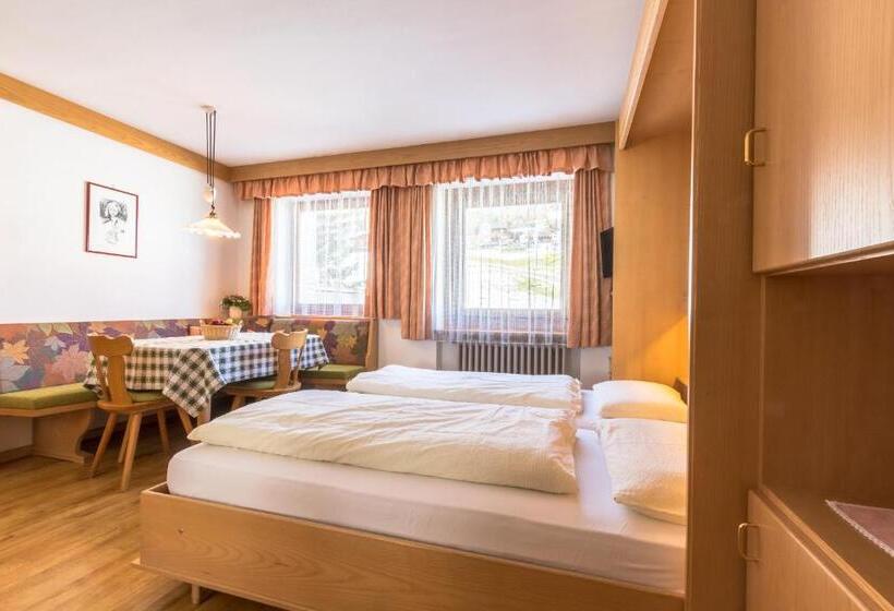 شقة غرفة نوم واحدة مزودة بشُرفة, Tlisüra