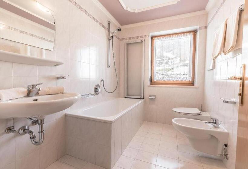 شقة غرفة نوم واحدة مزودة بشُرفة, Tlisüra