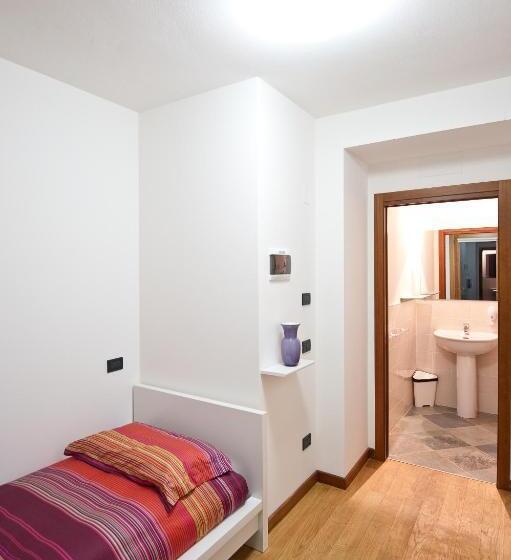 חדר יחיד נוף לגינה, La Casa Di Linda