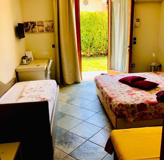 חדר לארבעה סטנדרטי עם נוף לגינה, La Casa Di Linda