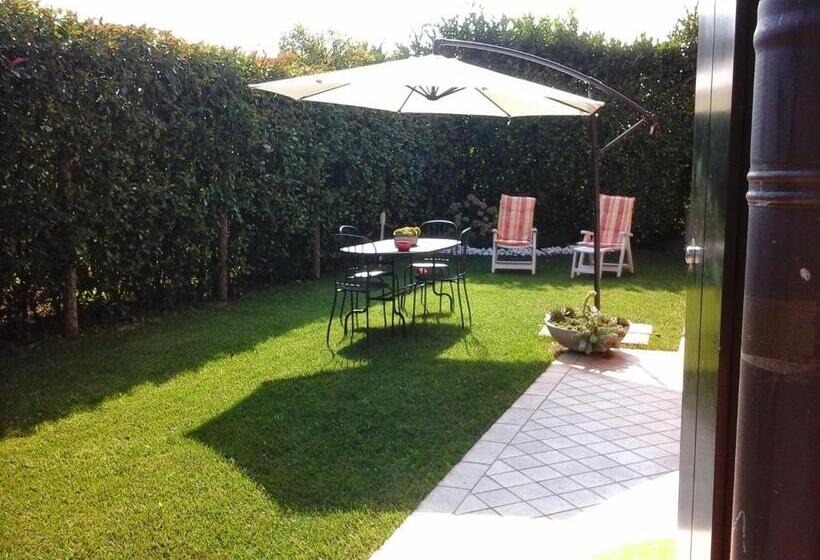חדר לארבעה סטנדרטי עם נוף לגינה, La Casa Di Linda