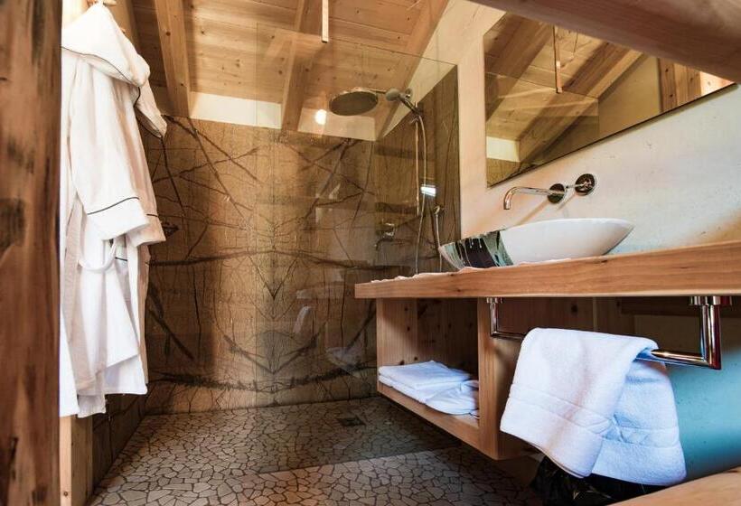 스위트, La ücia By Fana Ladina