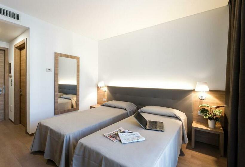 غرفة قياسية فردية, Albergo Al Tarcentino