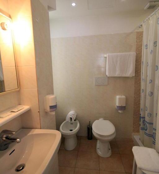 스탠다드 트리플 룸, Albergo Villa Gradita