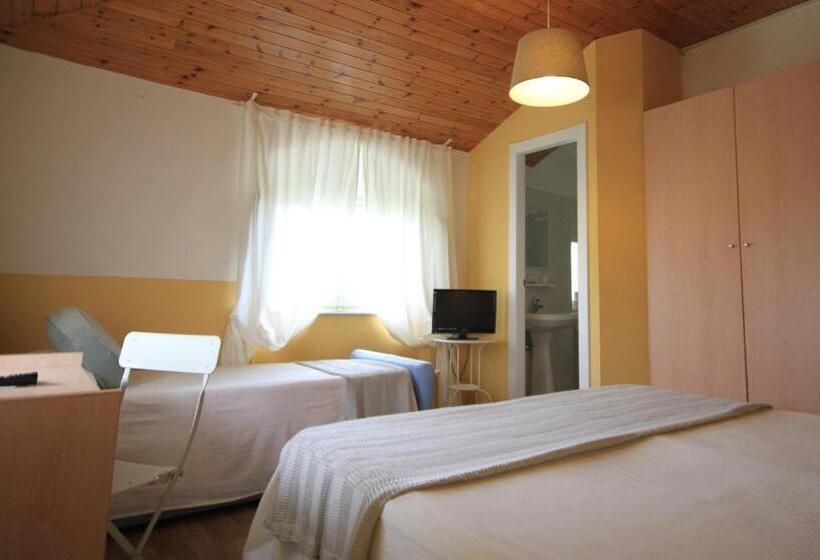 اتاق استاندارد سه نفره, Albergo Villa Gradita
