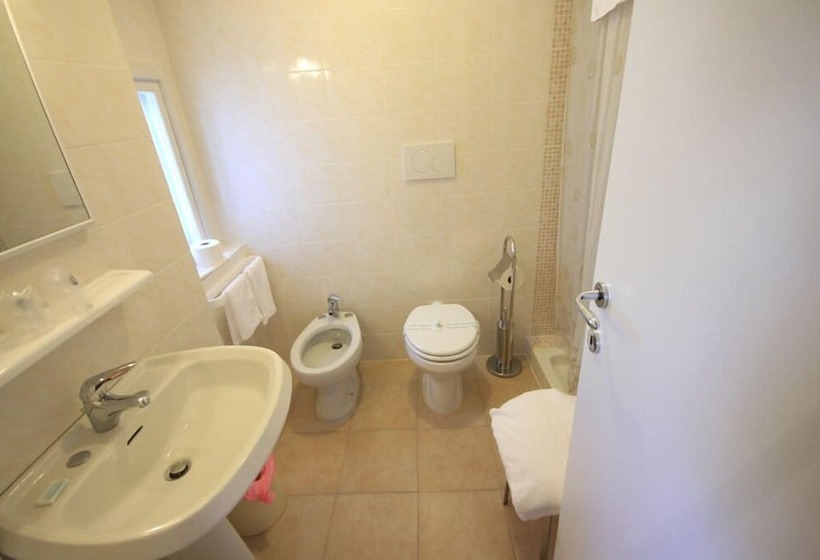 اتاق استاندارد سه نفره, Albergo Villa Gradita