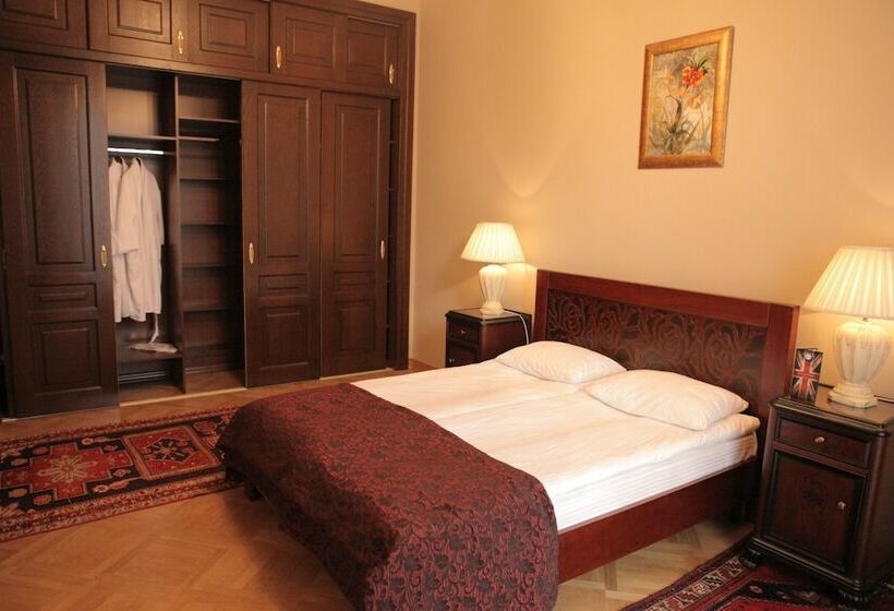 سوییت لوکس, British Club Lviv