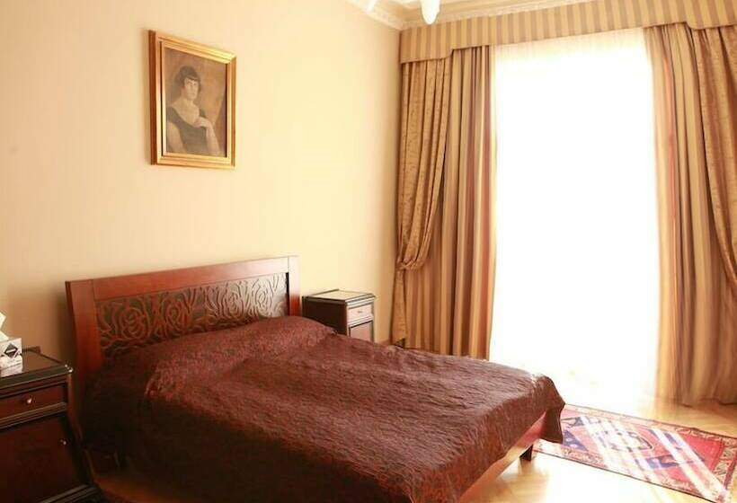 سوییت لوکس, British Club Lviv