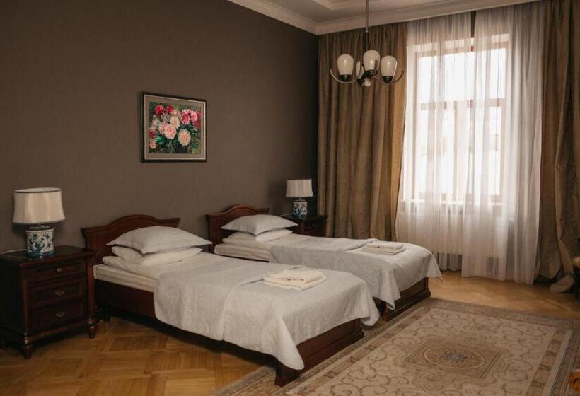 آپارتمان سوپریور 1 خوابه, British Club Lviv