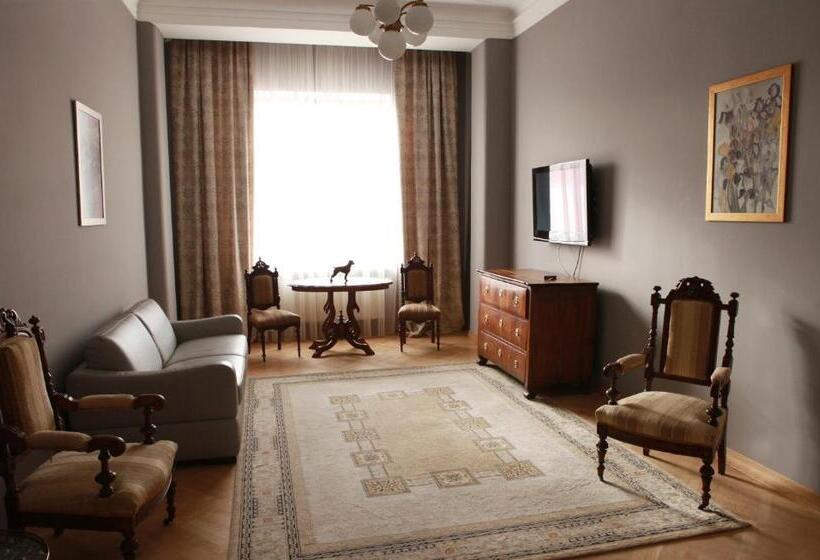 آپارتمان سوپریور 1 خوابه, British Club Lviv