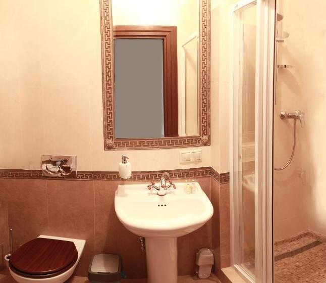 سوئیت با بالکن, British Club Lviv