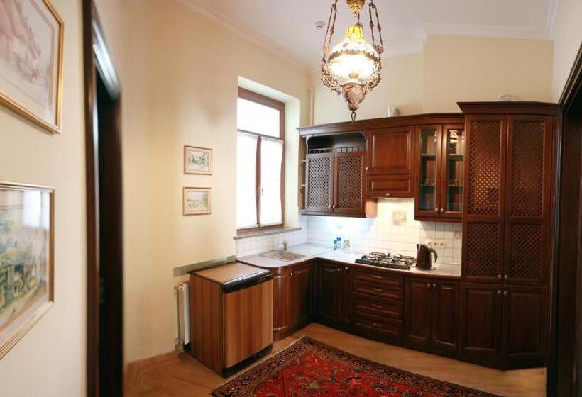 سوییت جونیور, British Club Lviv