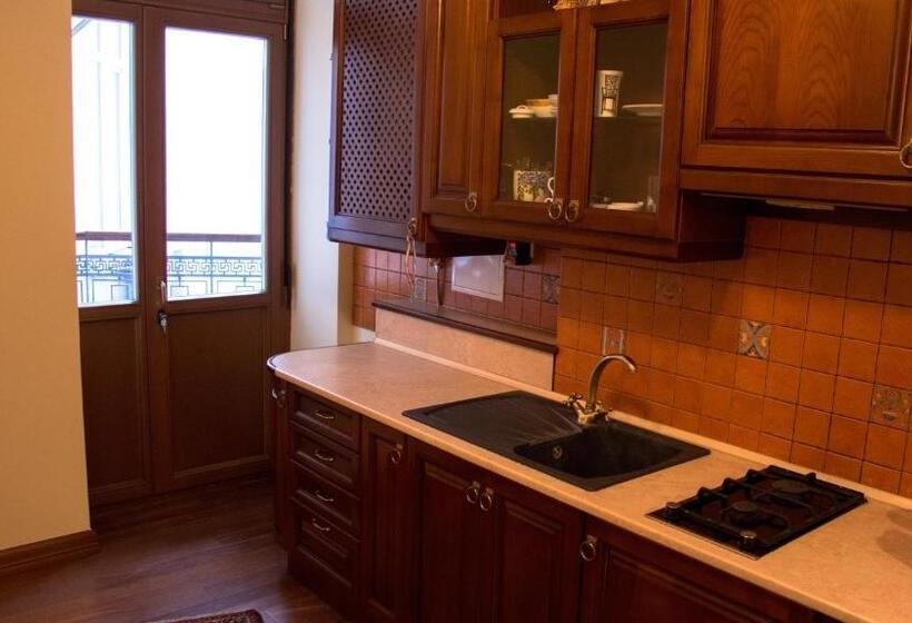 آپارتمان مدیریتی 2 خوابه, British Club Lviv