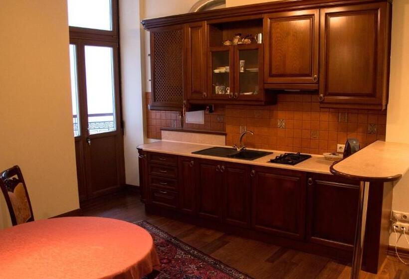 آپارتمان مدیریتی 2 خوابه, British Club Lviv