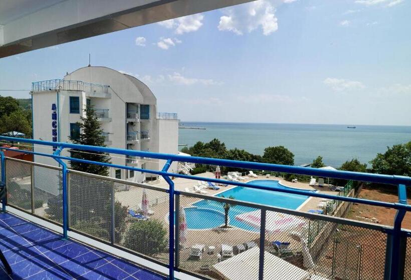 小型套房带海景, Iceberg