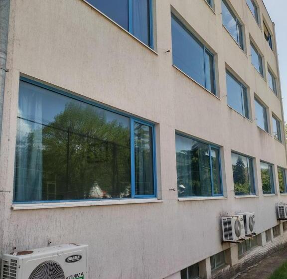 可看到停车场的标准间, Iceberg