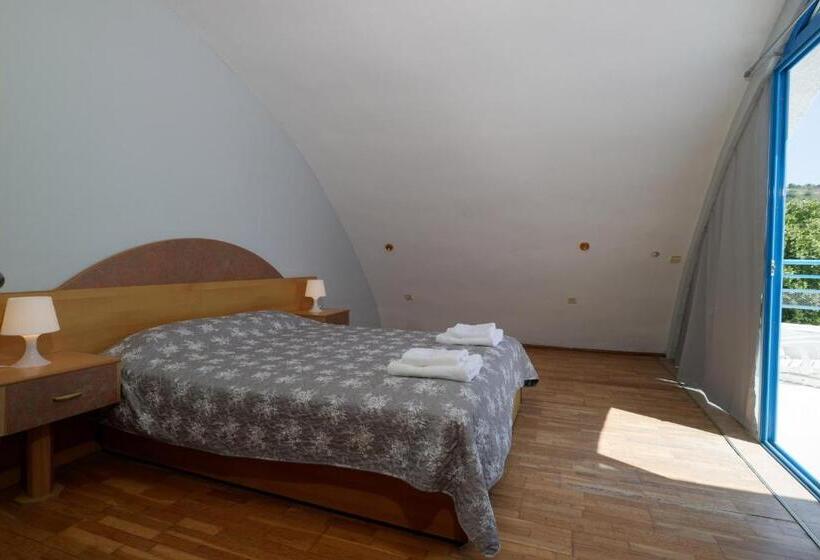 带两个卧室的复式公寓, Iceberg