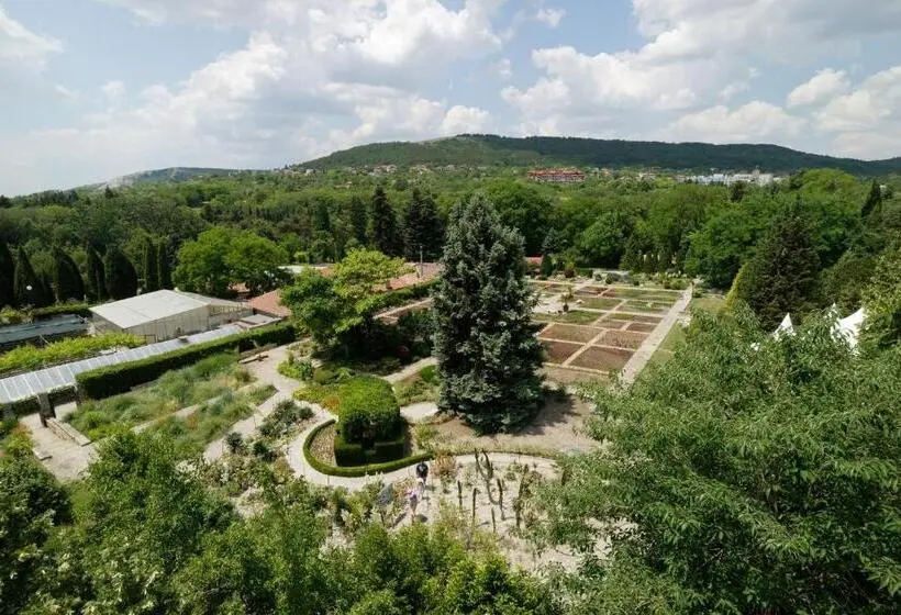 Habitació Triple Estàndard Vista Jardí, Iceberg