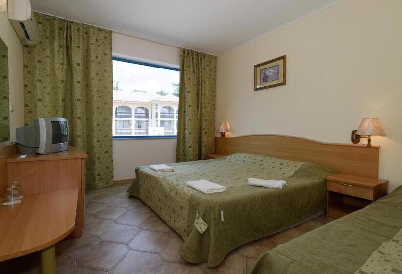 带花园景观的标准三人间, Iceberg