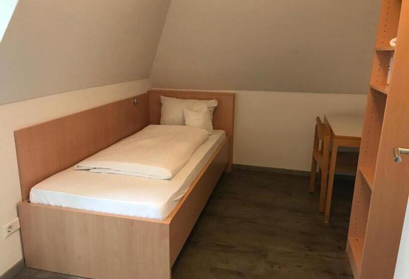 标准单人间, Jugendhaus Michaelsberg