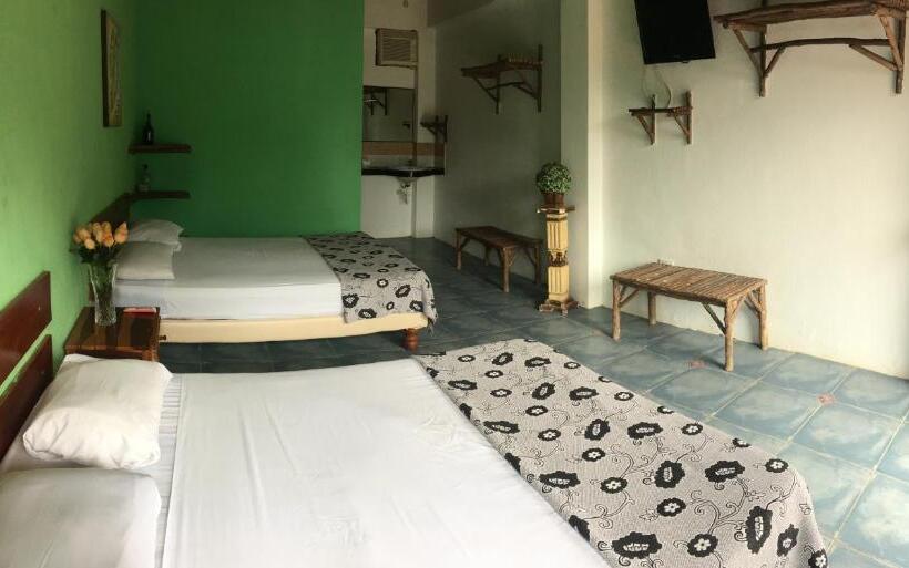 اتاق استاندارد چهار تخته, La Punta