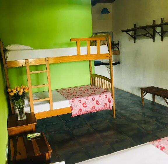 اتاق استاندارد چهار تخته, La Punta